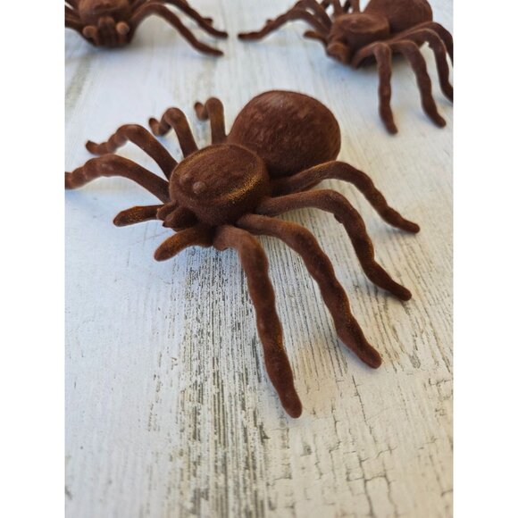 Tarantula spider realistic life-size lifelike Halloween props Brown plastic - Picture 2 of 8